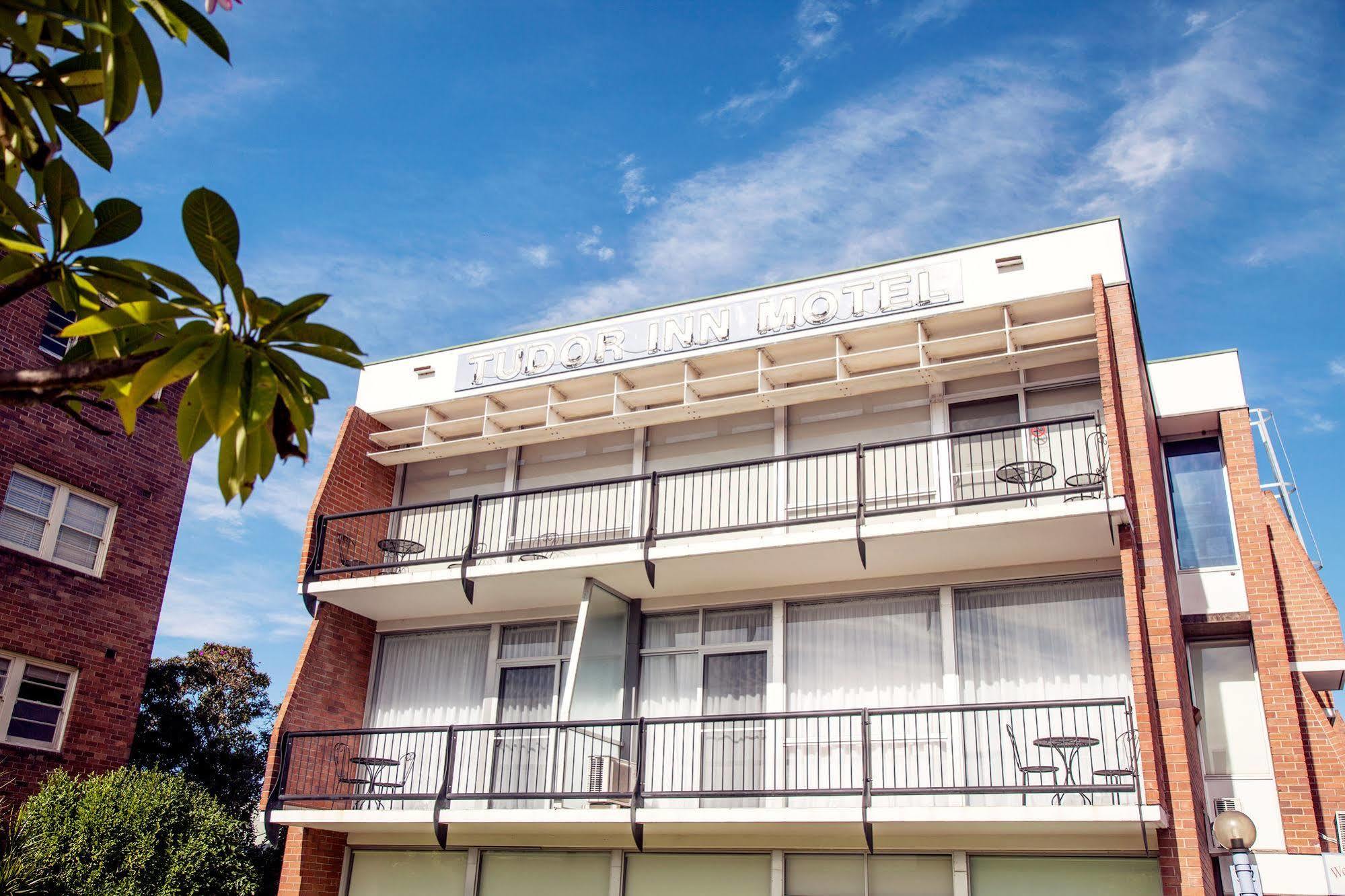 Tudor Inn ניוקסטל מראה חיצוני תמונה
